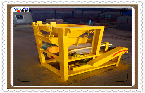 小型磁選機,提高小型磁選機節(jié)能生產(chǎn)可用的方法_輥式提高小型磁選機節(jié)能生產(chǎn)可用的方法_磁塊如何排列 小型磁選機,提高小型磁選機節(jié)能生產(chǎn)可用的方法_輥式提高小型磁選機節(jié)能生產(chǎn)可用的方法_磁塊如何排列