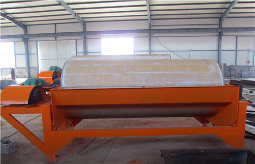 干粉磁選機(jī)，關(guān)注行業(yè)生產(chǎn)，干粉磁選機(jī)更適合市場(chǎng)使用，關(guān)注行業(yè)生產(chǎn)，干粉磁選機(jī)更適合市場(chǎng)使用磁場(chǎng)一般為多少_磁塊如何排列